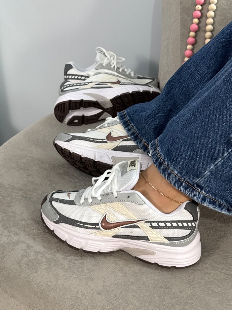 NIKE INIATATOR