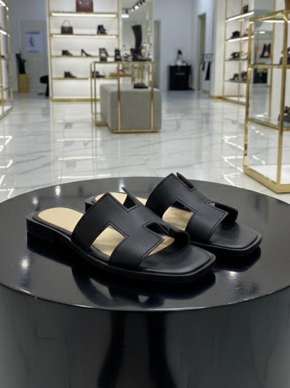 SANDALIA PISO HERMES NEGRO