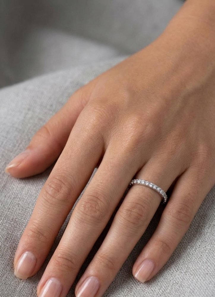 Anillo piedritas plata
