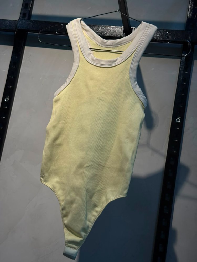 body manga siza amarillo