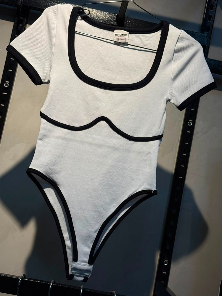 Body dinamic blanco con lineas tipo bra negras