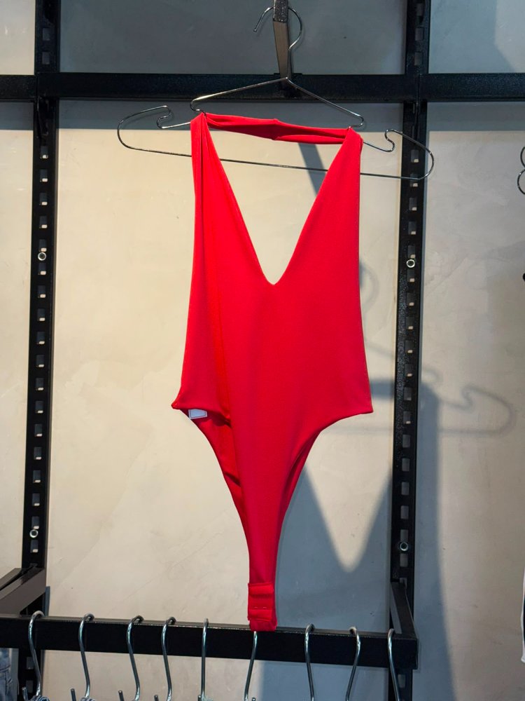 Body rojo con escote
