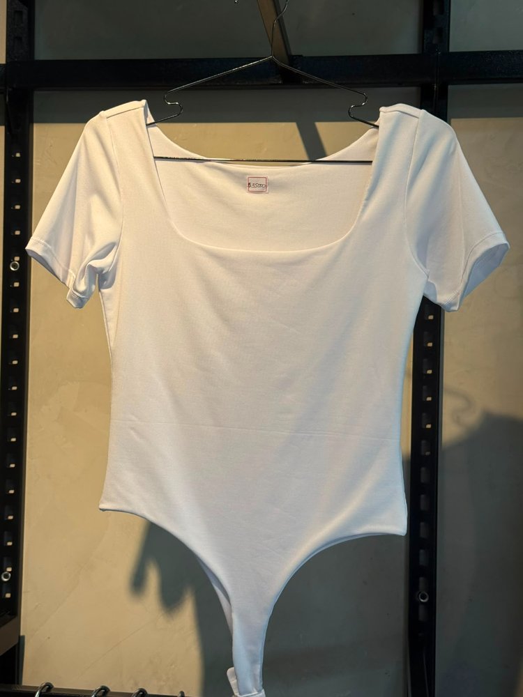 body blanco cuello cuadrado nacional