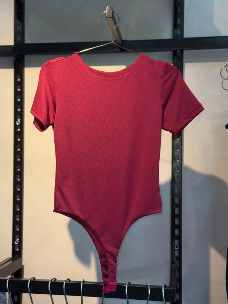 Body vino tinto tipo camiseta nacional