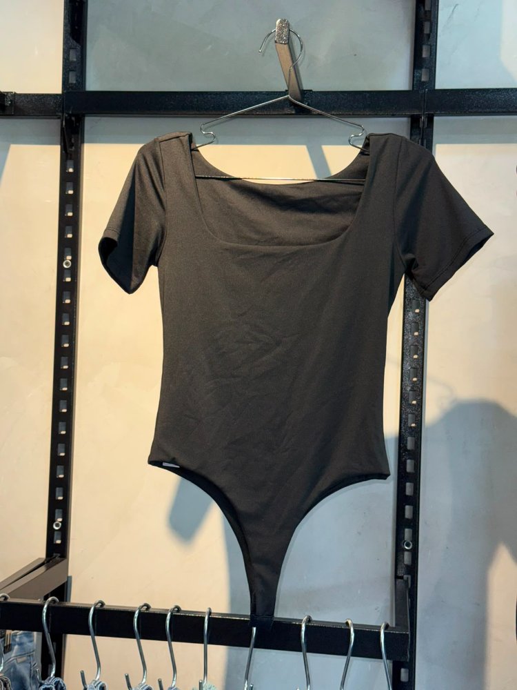 body negro cuello cuadrado nacional