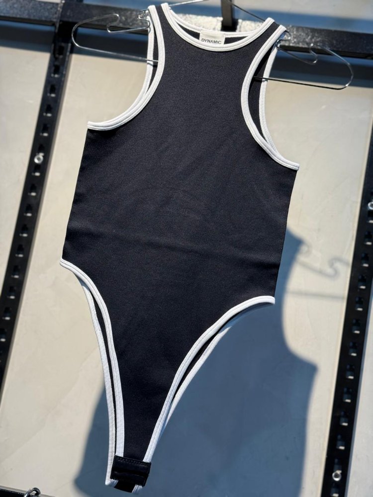 body dinamic negro bordo delgado blanco