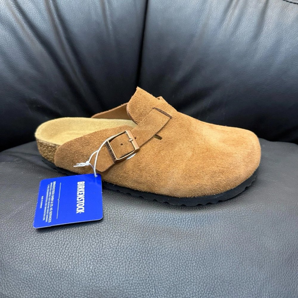 Birkestock Boston suede clog marrón
