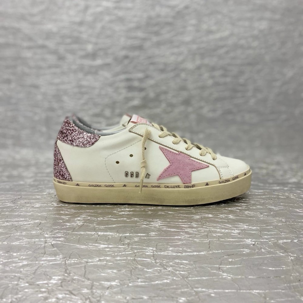 Golden Goose Superstar blanca con estrella rosa y talón glitter