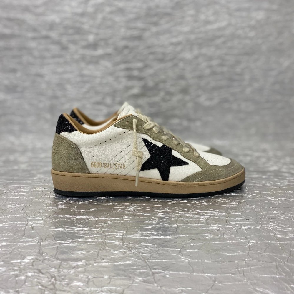 Golden Goose Ballstar blanca con estrella glitter negra