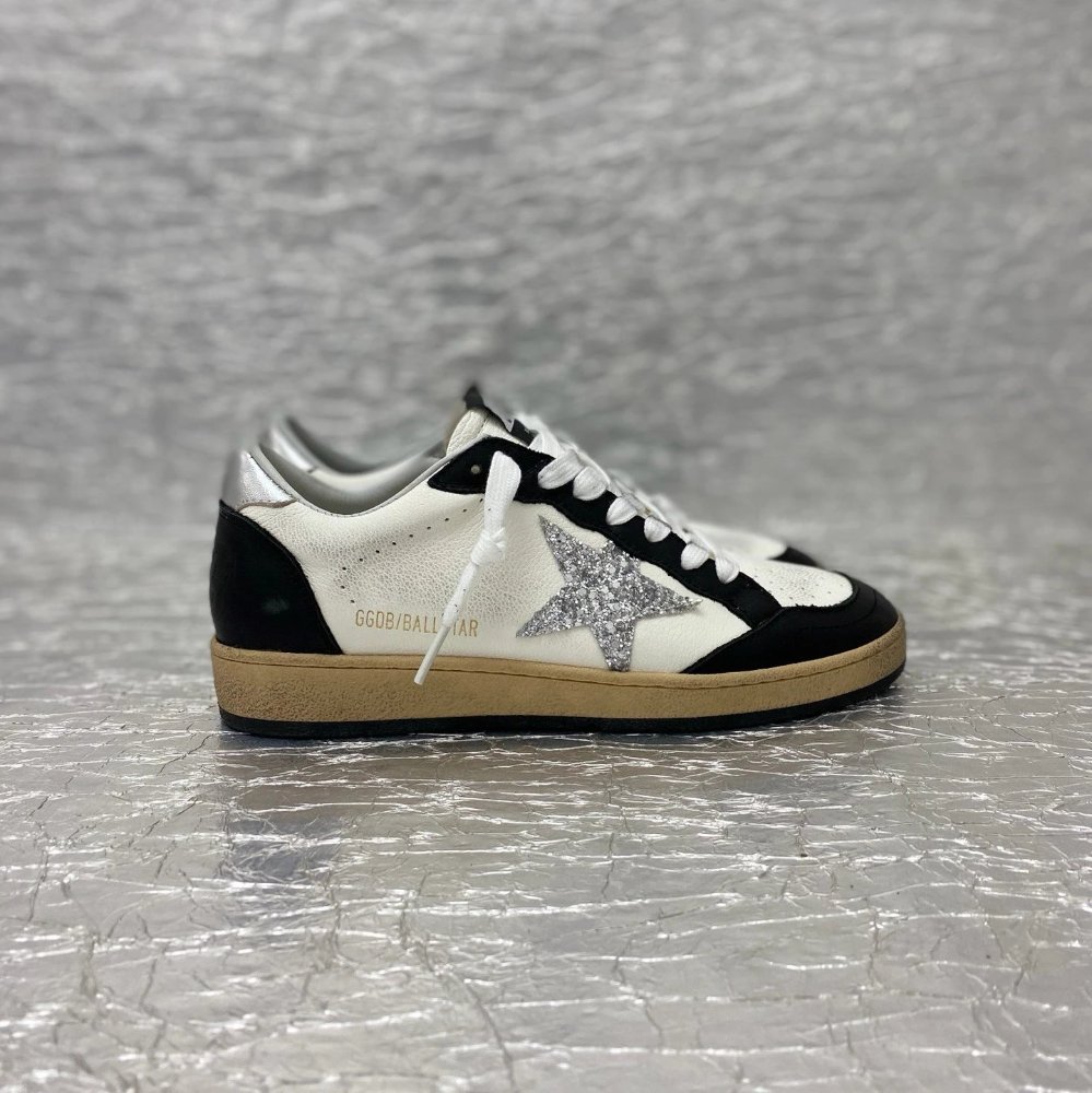 Golden Goose Ball Star blanca y negra