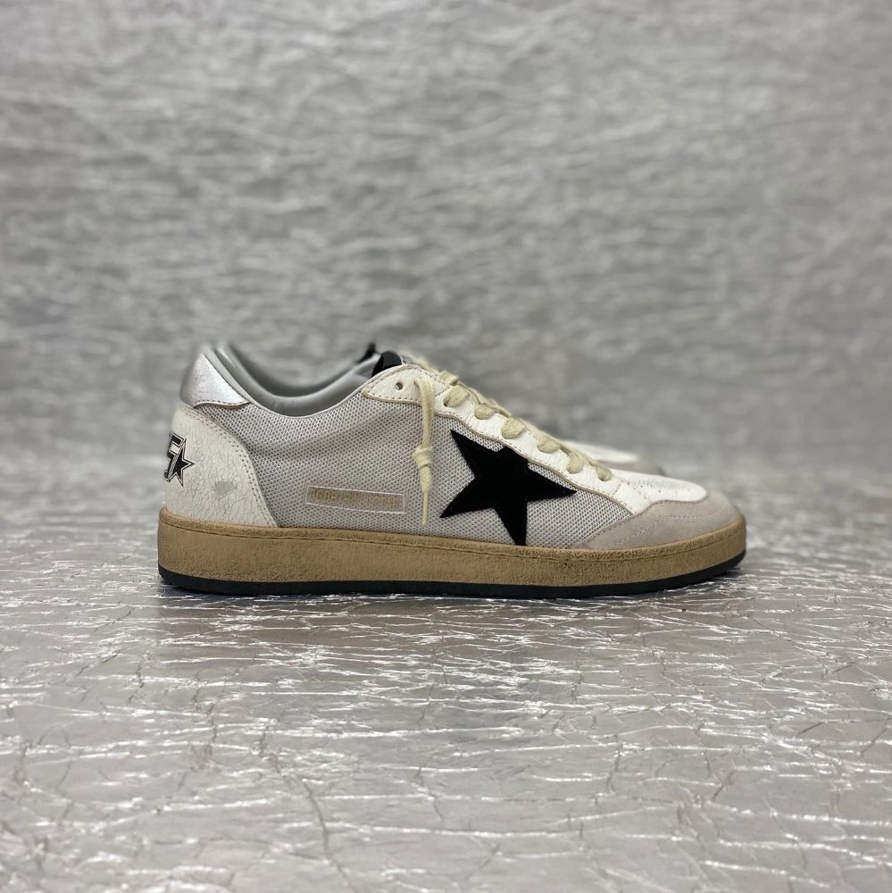 Golden Goose Ballstar gris con estrella negra