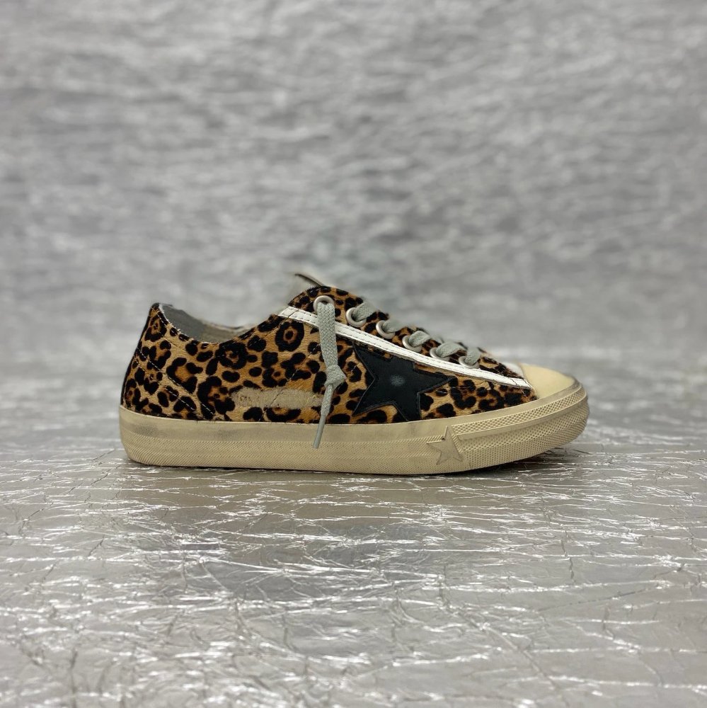 Golden Goose animal print con estrella negra