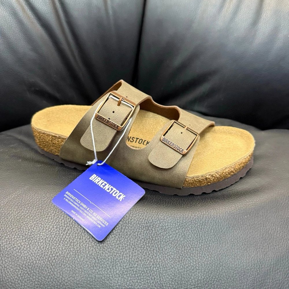 Sandalia Birkenstock de dos correas color beige