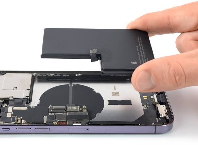 CAMBIO DE BATERIA IPHONE 14 PRO