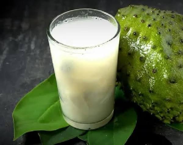 JUGO DE GUANABANA EN VASO
