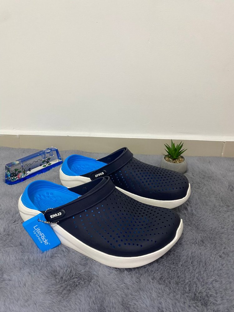 crocs lite ride azul-azul rey suela blanca