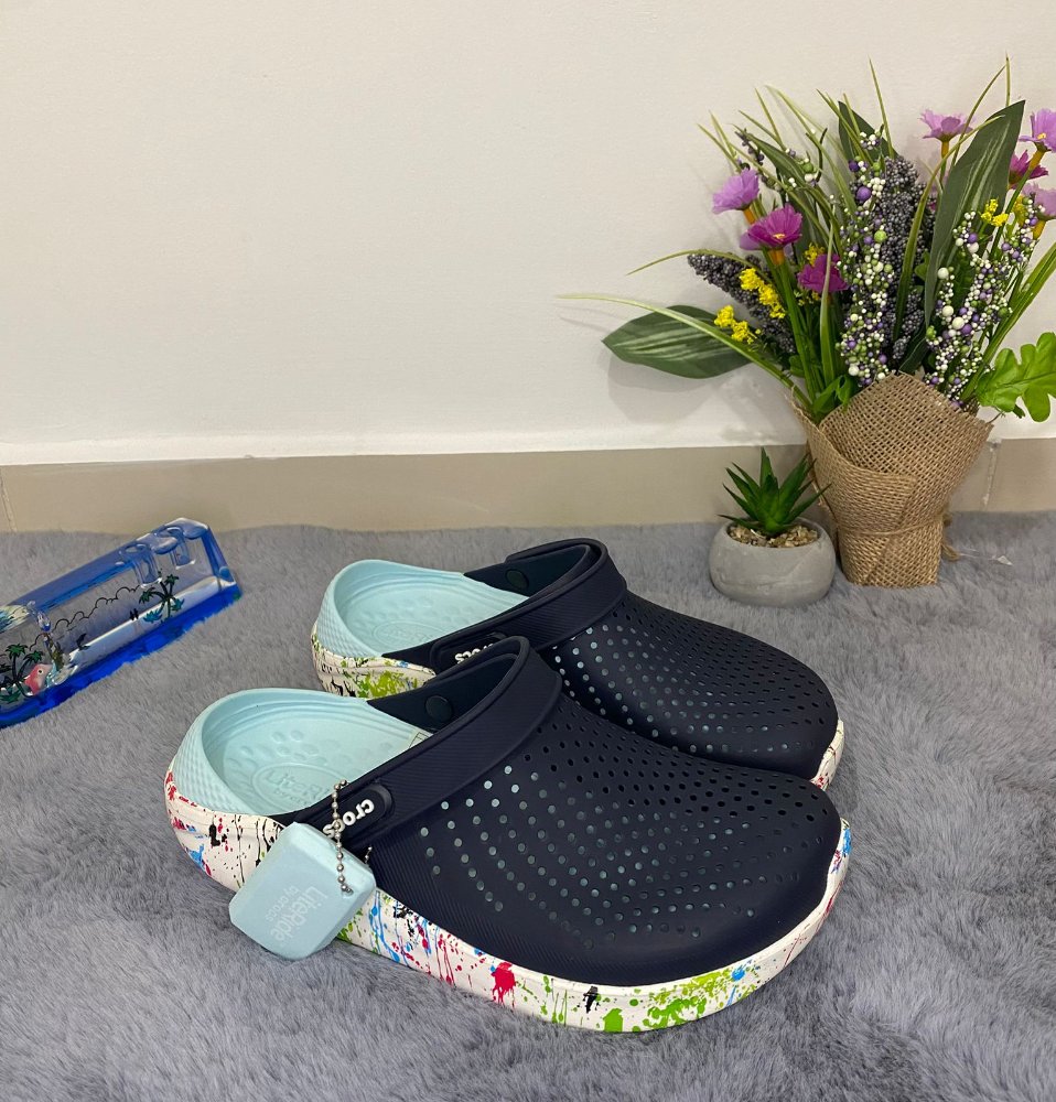 crocs lite ride azul-cielo suela chispeada colores