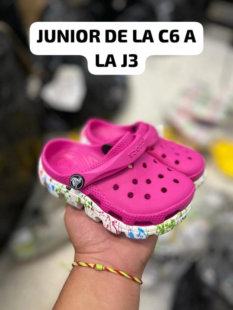 crocs tractor niña fucia