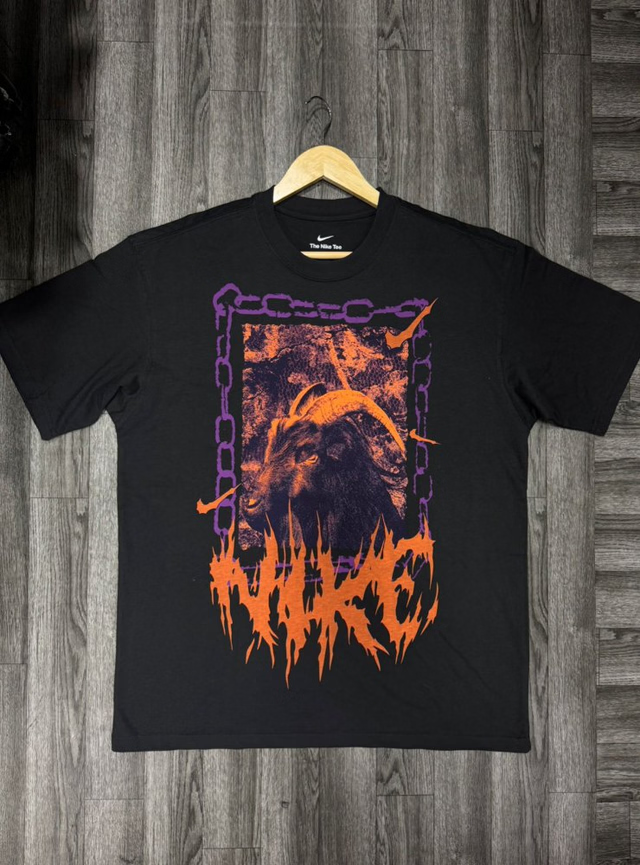 Camiseta Nike / Cabra Negra