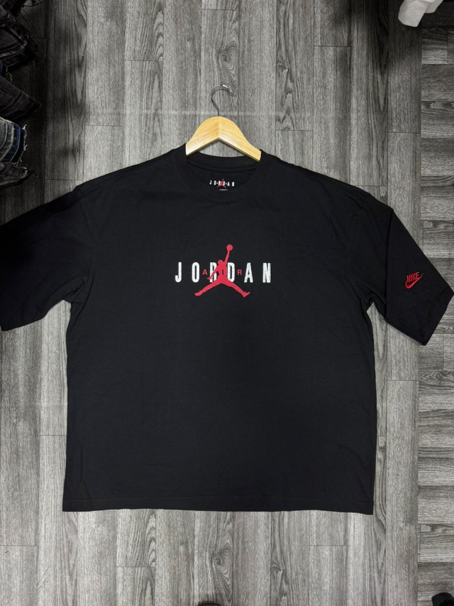 Camiseta Jordan / 23 JORDAN Negra