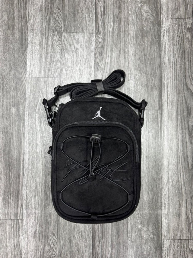 Carriel JORDAN negro gamuza