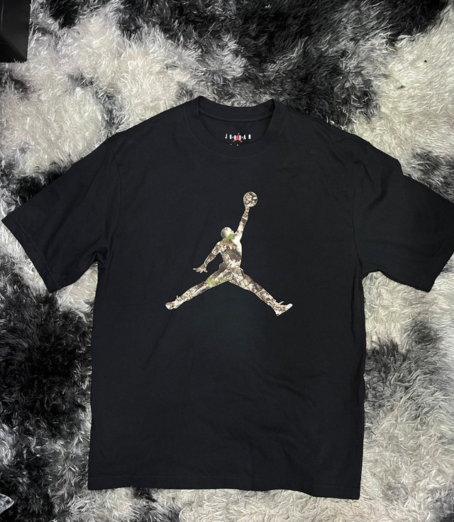 Camisa Jordan Negra Muñeco Matas