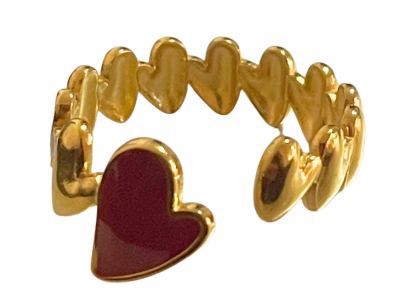 Anillo dorado en cadena de corazon con detalle rojo