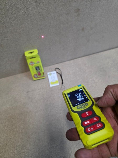 metro laser dyllu 75 mts