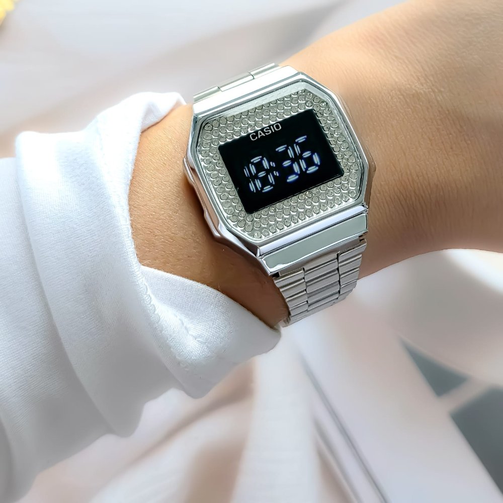 Casio retro de dama con piedras