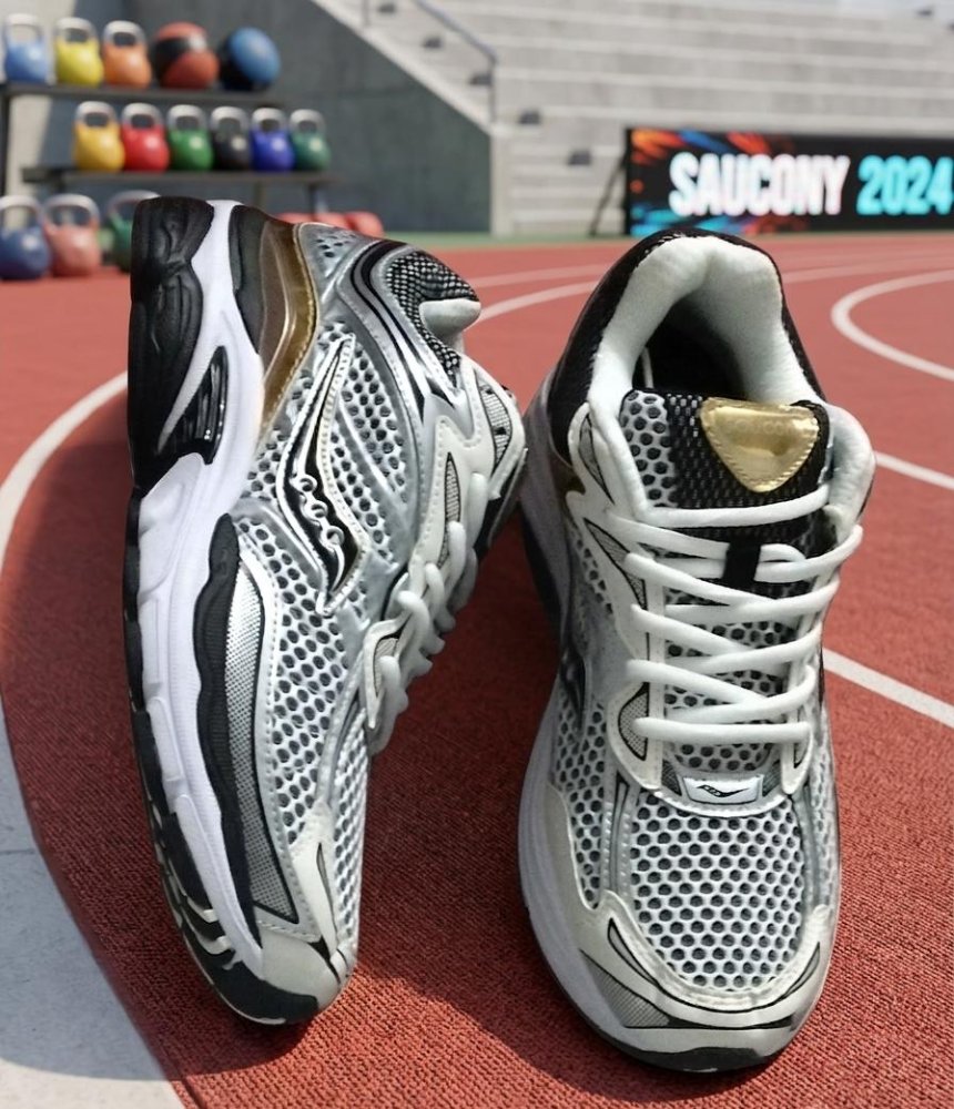 NIKE SAUCONY EUR 42