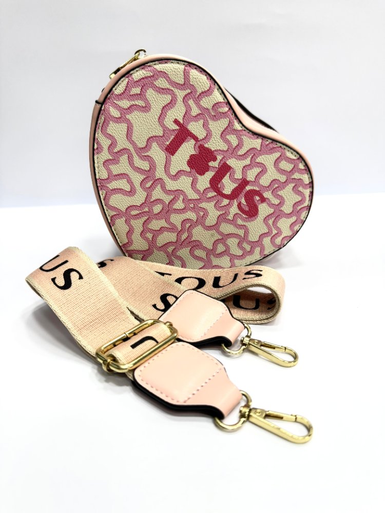 bolso tous rosado y negro de corazón