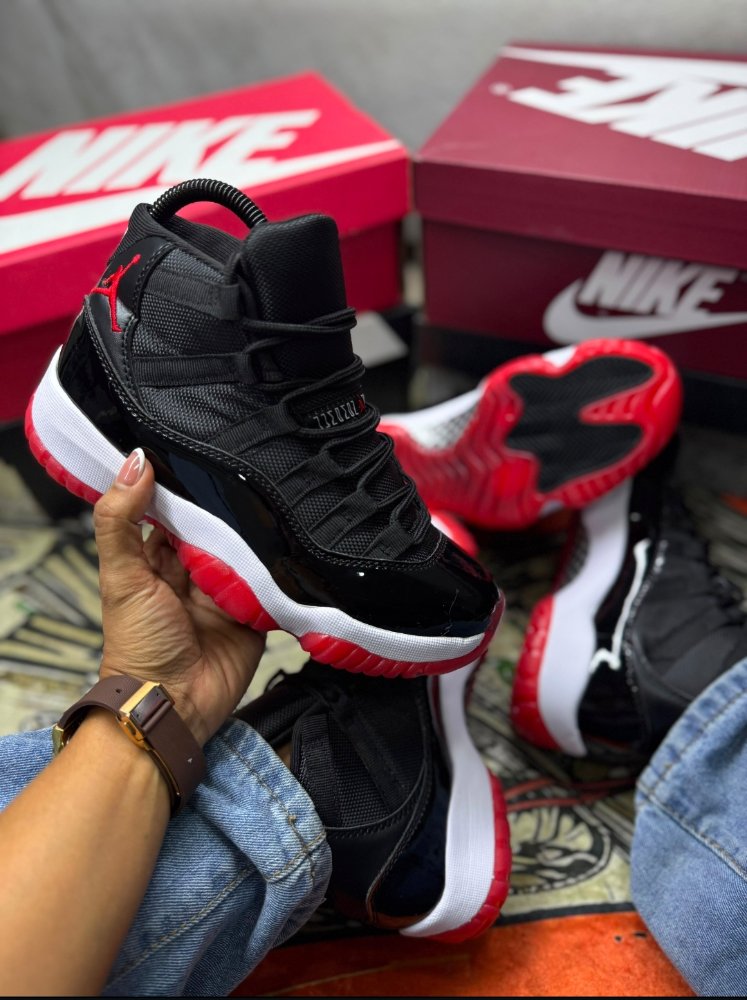 JORDAN NEGRO CON ROJO