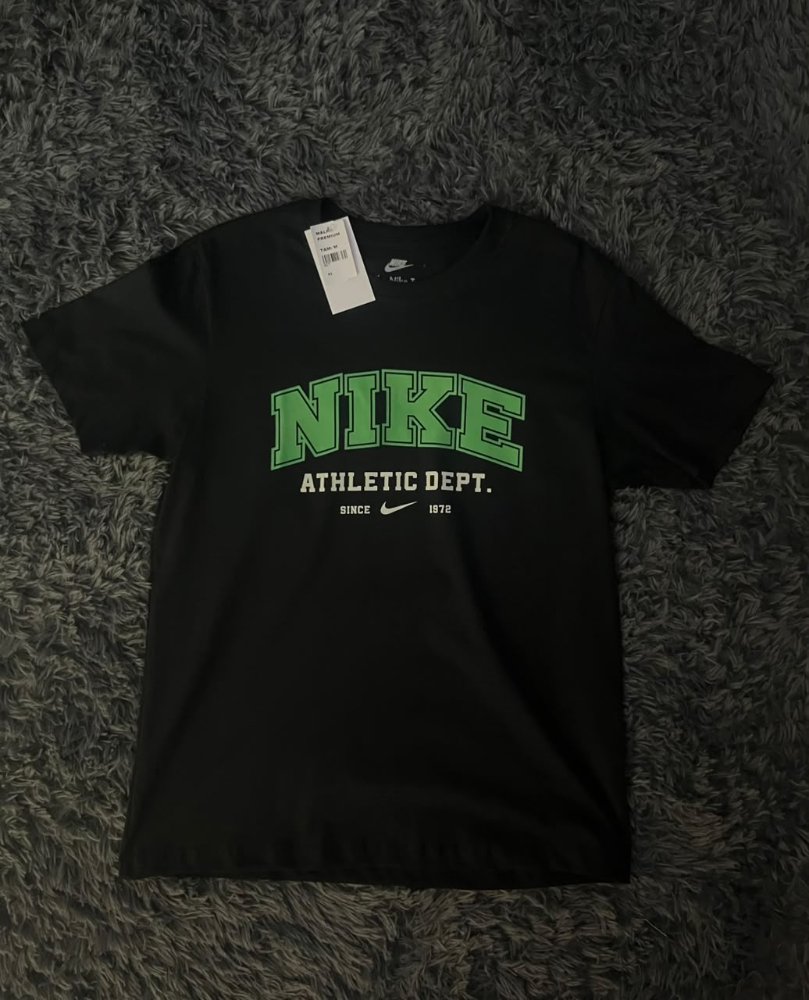 NIKE PRETA E VERDE