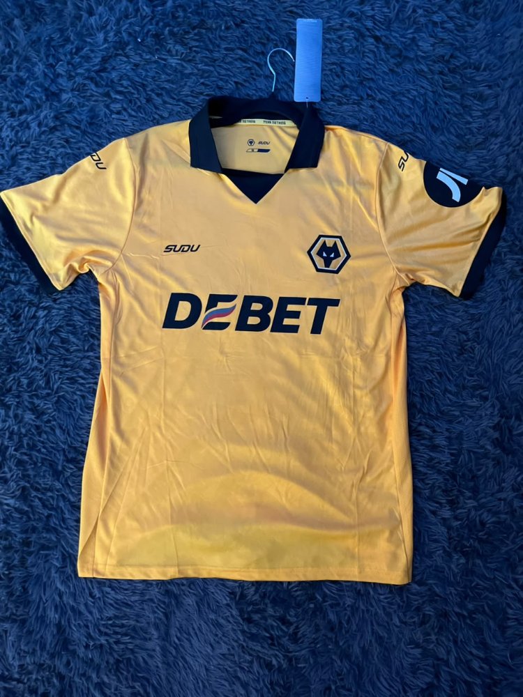 CAMISETA WOLVERHAMPTON