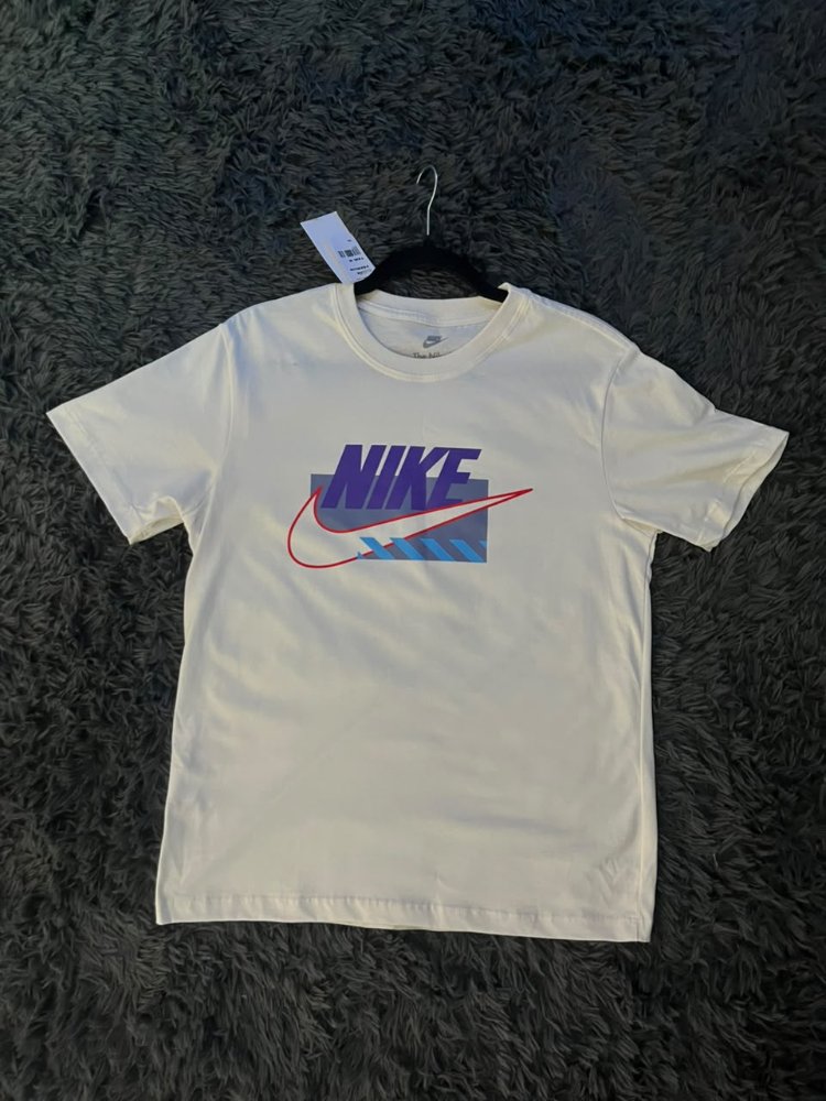 NIKE BRANCA COM ESTAMPA