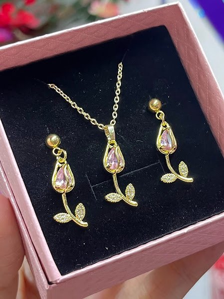Set de collar y zarcillos de tulipan