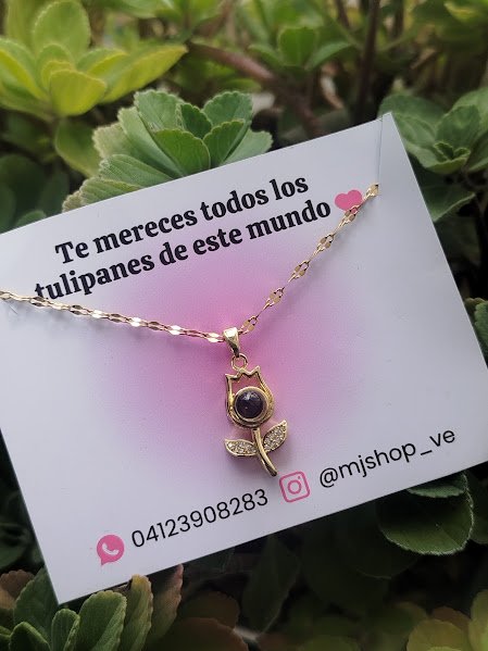 Collar de tulipan que proyecta te amo en 100 idiomas