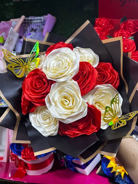 Ramo de 12 rosas eternas