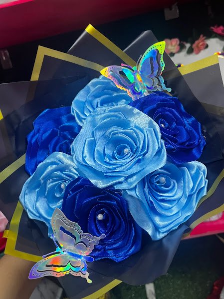 Ramo de 7 rosas azules