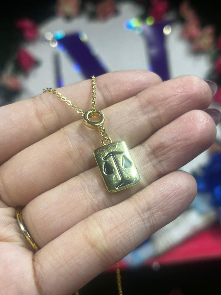 Collar de derecho