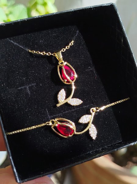 Set de colalr y pulsera de tulipanes