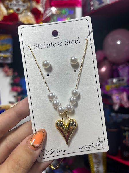 Set de collar y zarcillos de corazón