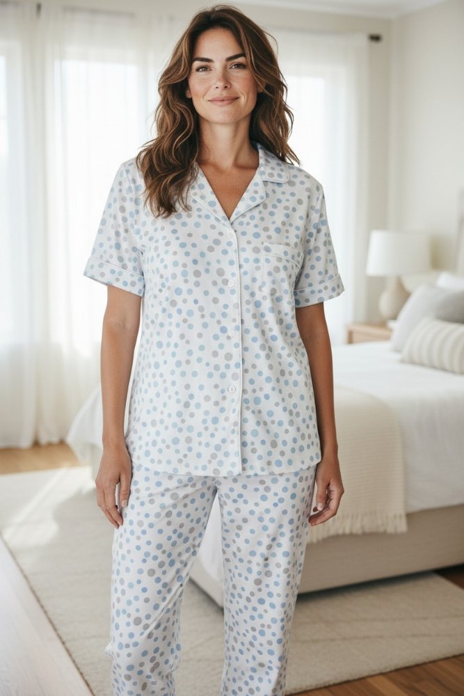 Pijama Mujer blanco con bolas celestes manga corta TXL