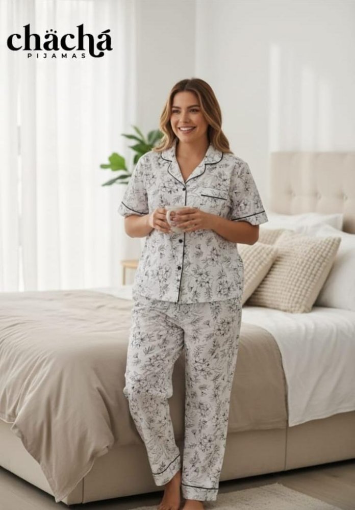 Pijama Mujer blanca flores negras manga corta TS
