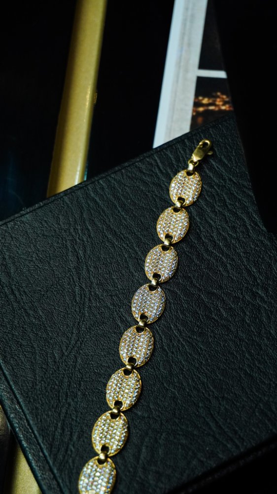 pulso diseño  en Oro 18K