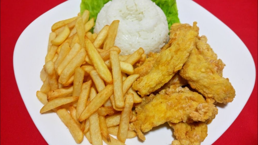 CHICHARRÓN DE POLLO CON PAPAS FRITAS