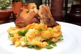 MAJADO DE YUCA CON COSTILLAS DE CHANCHO