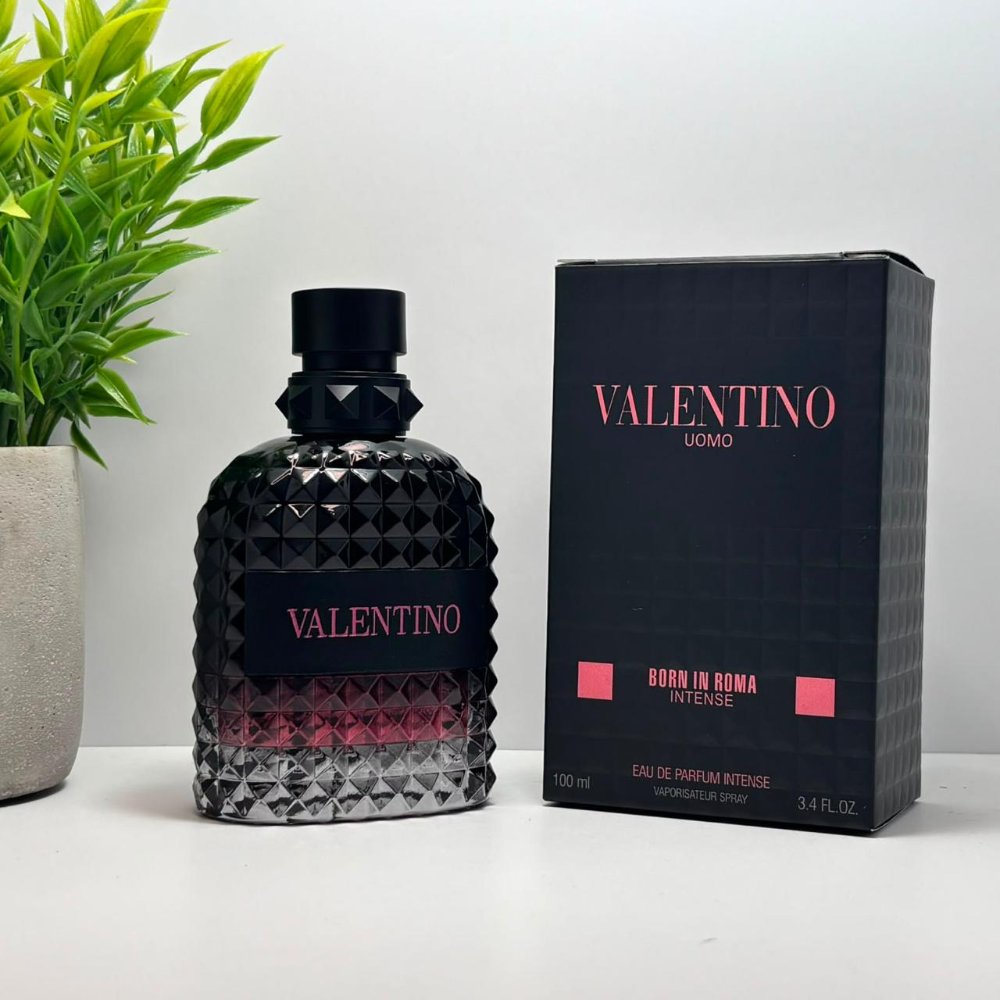 Valentino Uomo Born in Román Intense