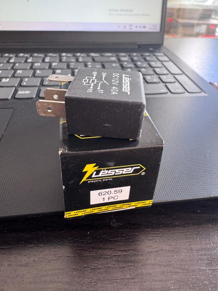 RELAY MINI 4 PATAS NEGRO