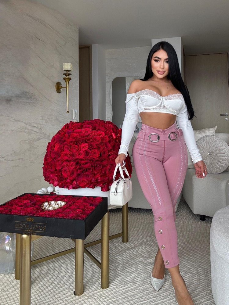 Leggins estilo reloj de arena con pedrería y aros